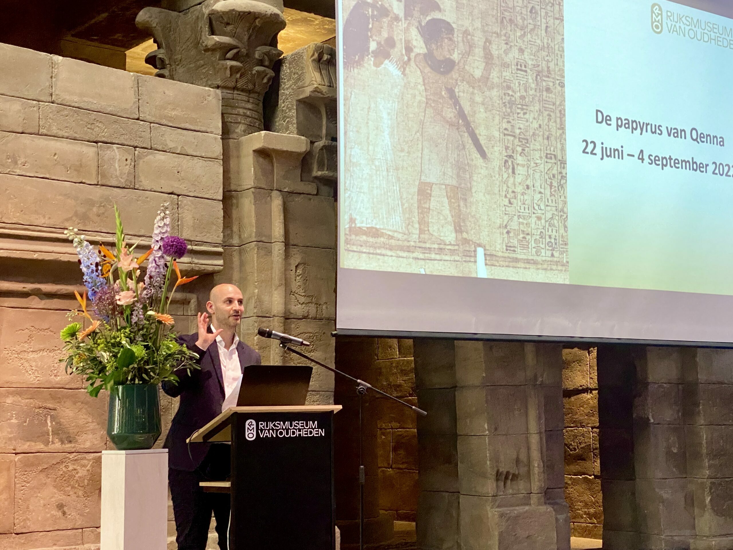 Image for Curator Daniel Soliman opent de tentoonstelling 'De papyrus van Qenna' in het Rijksmuseum van Oudheden