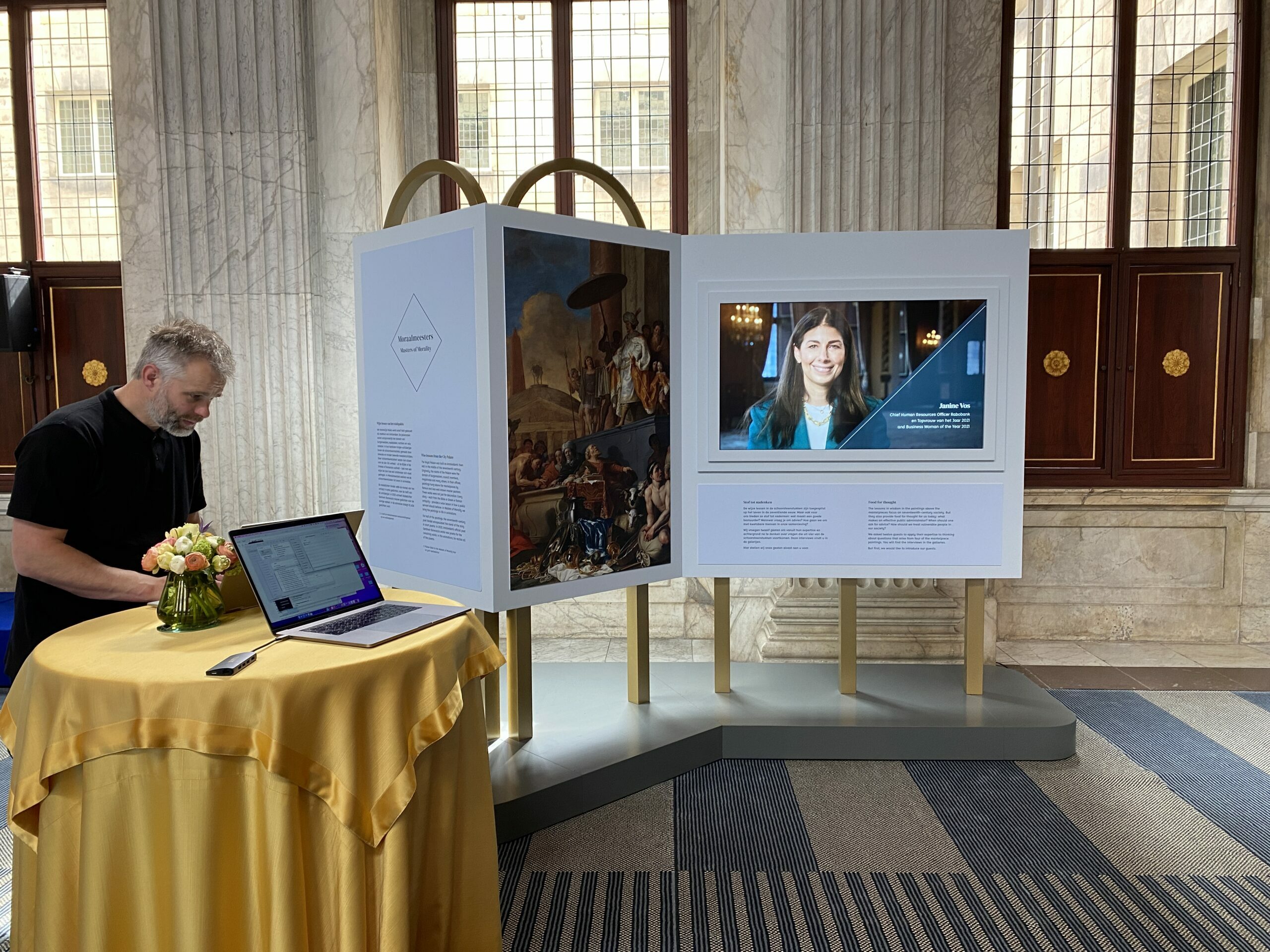 Image for Content laden op de schermen in het Koninklijk Paleis
