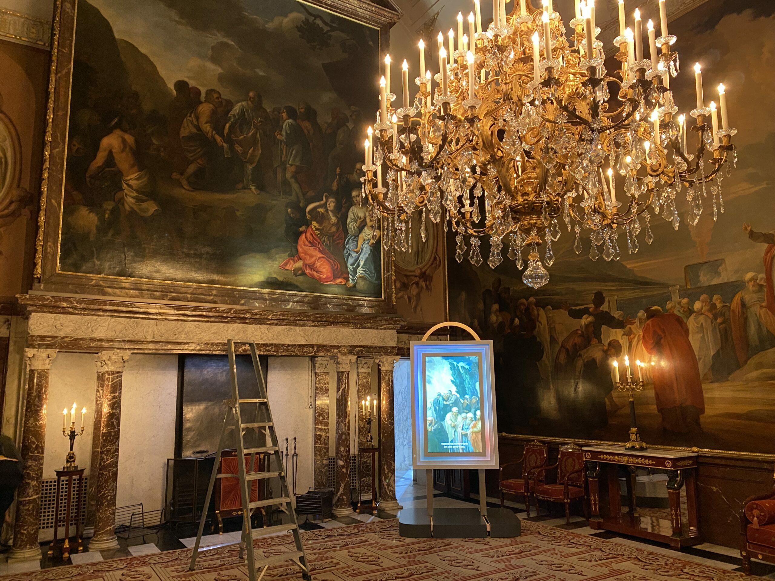 Image for De animatieschermen worden geplaatst in het Koninklijk Paleis op de Dam voor de tentoonstelling Moraalmeesters.