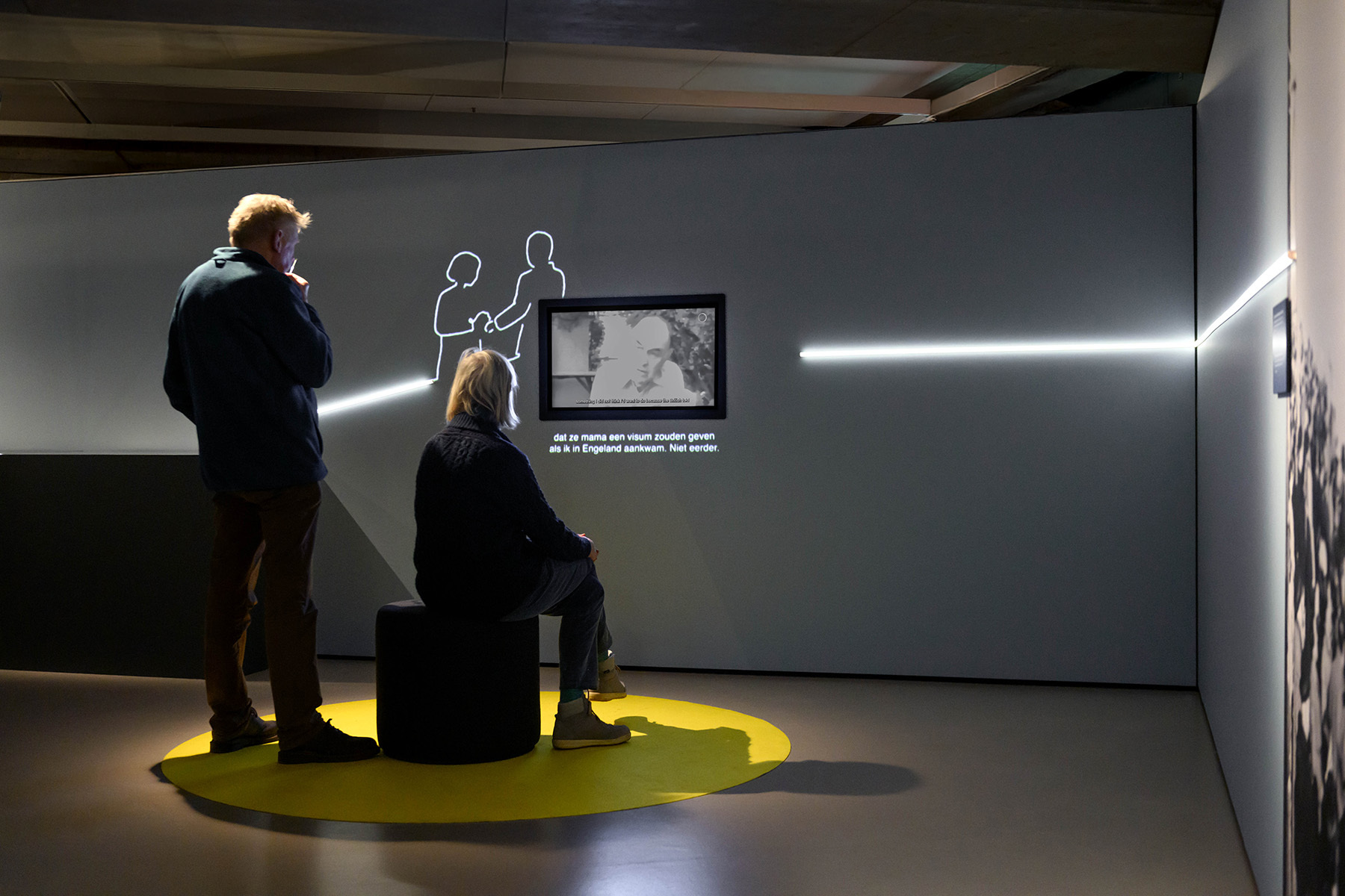 Image for Heb je 'Op de vlucht voor Hitler – De Engelandvaart van de familie Oznowicz' nog niet gezien? De tentoonstelling in het Nationaal Archief in Den Haag, is verlengd tot en met 20 juli 2025.