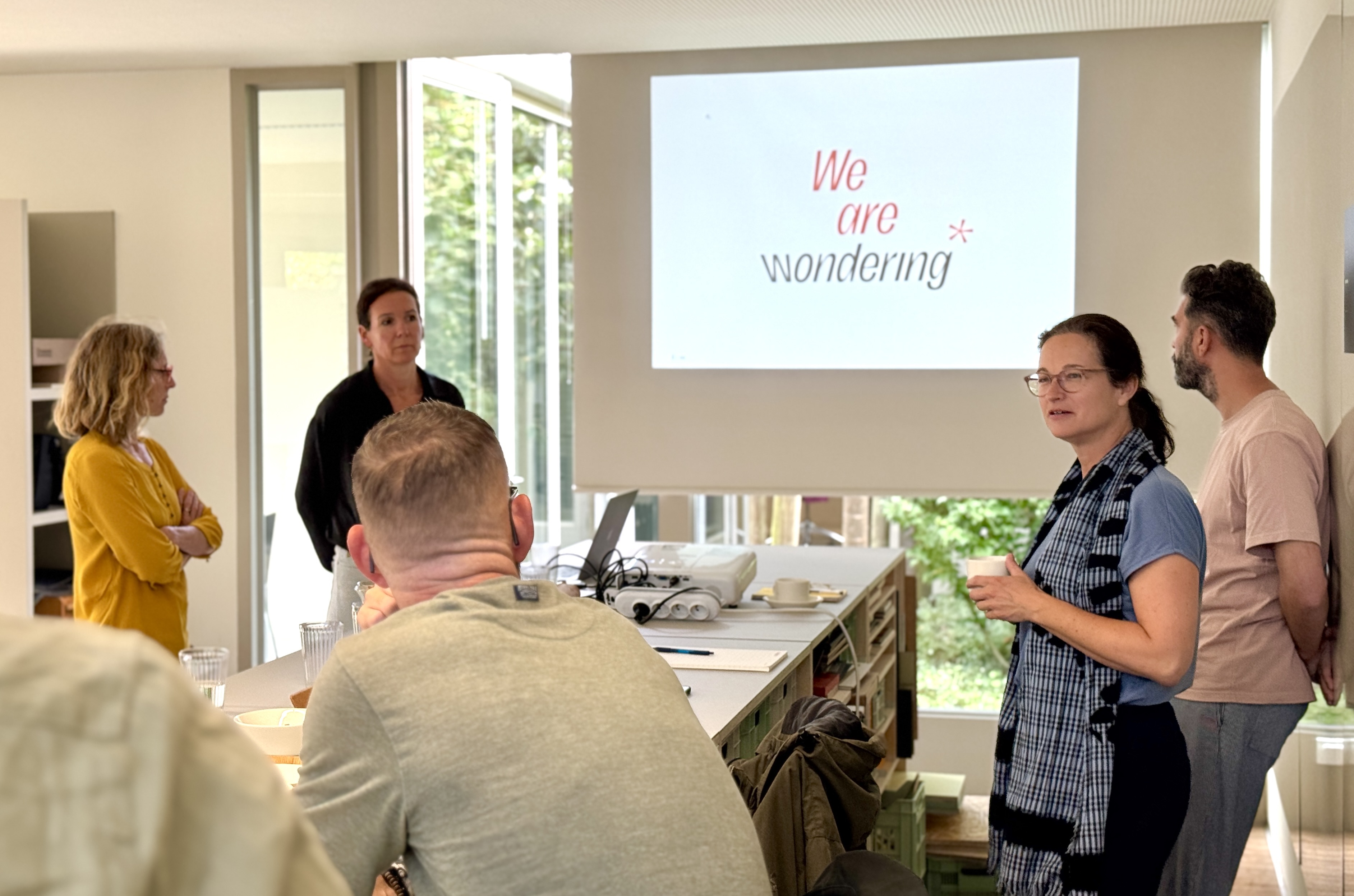 Image for Tijdens ons bezoek aan Gent hadden we een interessante middag bij de tentoonstellingsontwerpers van Wondering die ons gastvrij hebben ontvangen en de tijd namen om samen enkele inhoudelijke stellingen te bediscussiëren.