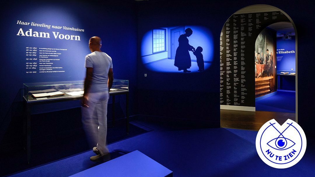 Image for Stap binnen in het blauwe, emotionele hart van de tentoonstelling #Vondelingen bij het @stadsarchief en beleef de aangrijpende verhalen van 18e eeuwse weeskinderen. #nutezien #stadsarchiefamsterdam #tentoonstelling #tentoonstellingsontwerp