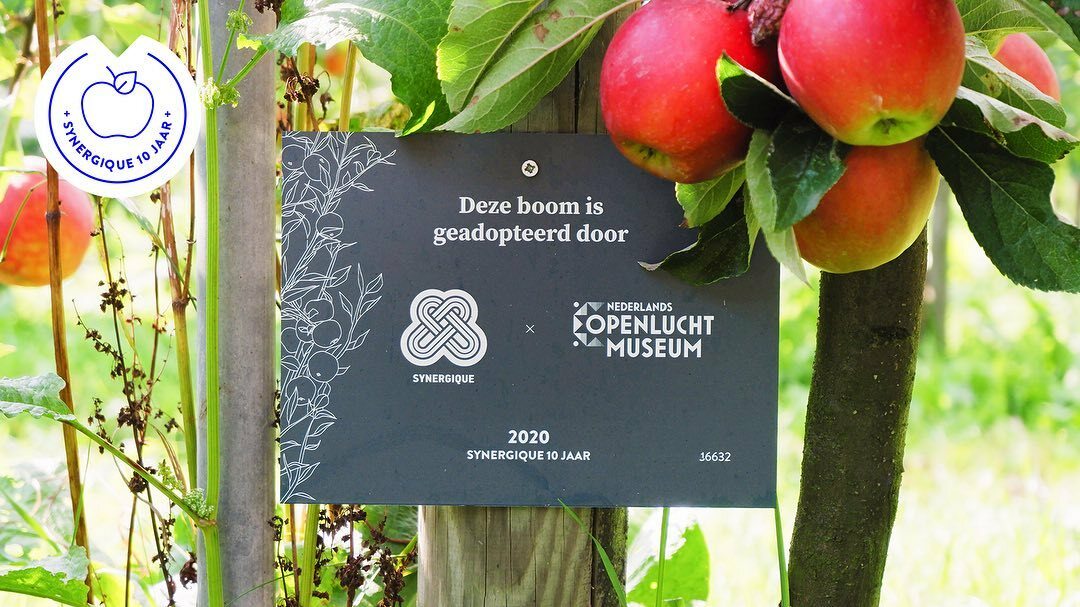 Image for Begin dit jaar kwam het @openluchtmuseum met de vraag om géén tentoonstelling te maken over de Canon van Nederland, want die bestond al, maar over het proces van het samenstellen ervan. De 50 vensters in de Canon van Nederland zijn na 15 jaar door een