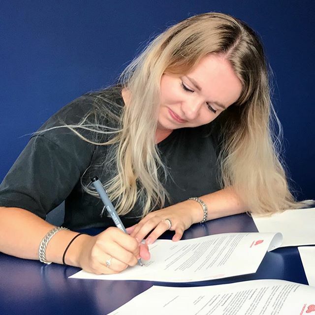 Image for Ontmoet Valerie, onze nieuwe grafisch ontwerper a.k.a. Typografie-junk. Welkom!